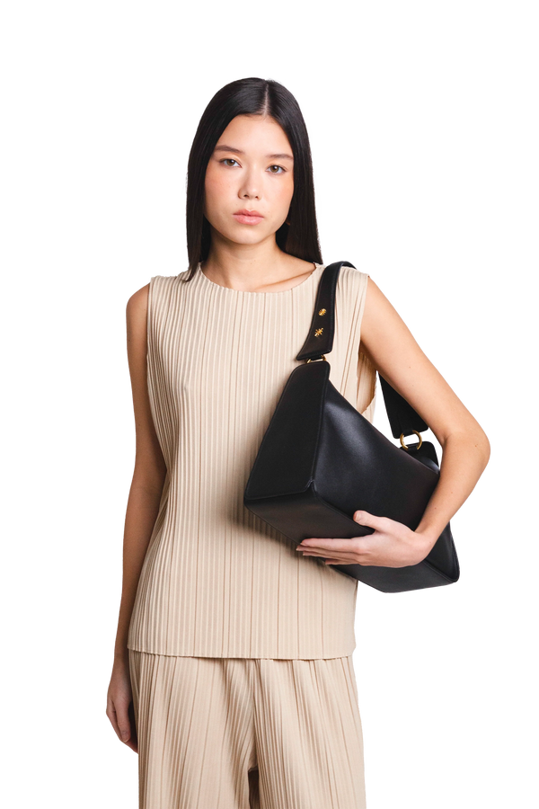 Premium designer bag in classic black, crafted with refined craftsmanship and high-quality materials, crafted with premium materials, perfect for elevating sophisticated travel and everyday looks.